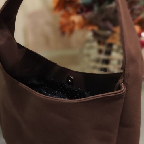 Brown shoulder bag new with external pocket