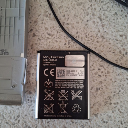 Sony Ericsson Cedar J108i used mobile phone with charger