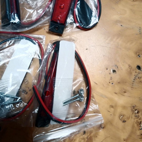 Red 12v led like new, set of 6 pieces