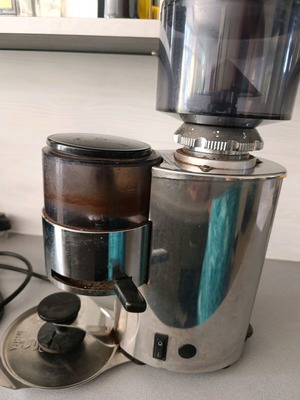Bezerra professional coffee grinder used