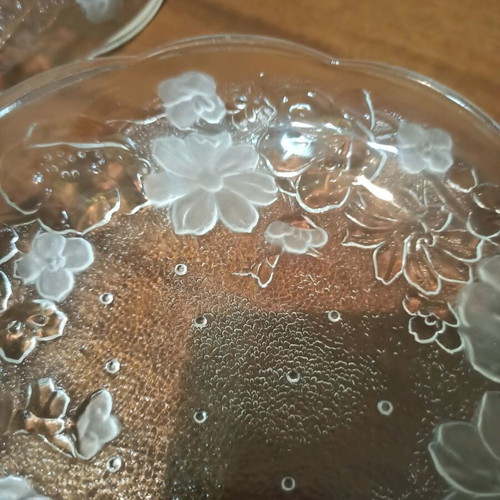 Serving plates like new, set of 4 with embossed floral design