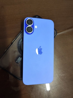 I Phone 16 Plus 128 GB Ultramarine σαν καινούργιο με θήκη και καλώδιο φόρτισης