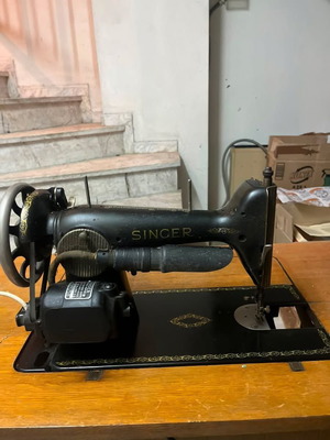 Singer vintage ραπτομηχανή με ξύλινο τραπέζι μεταχειρισμένη