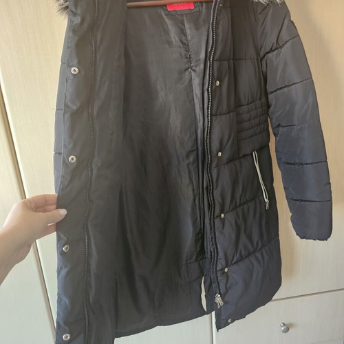 Guess women's long coat with detachable fur hood, like new, black, size S