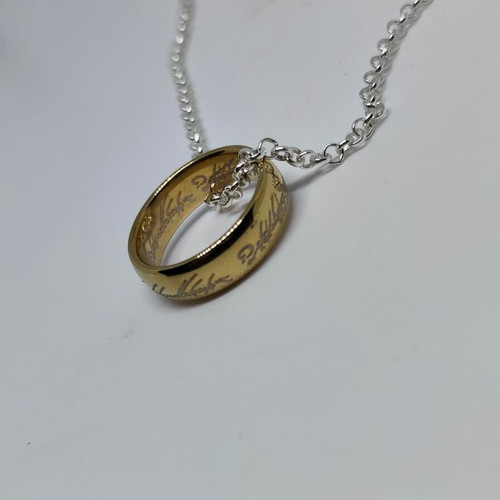 The One Ring necklace like new, Lord of the Rings fan jewelry