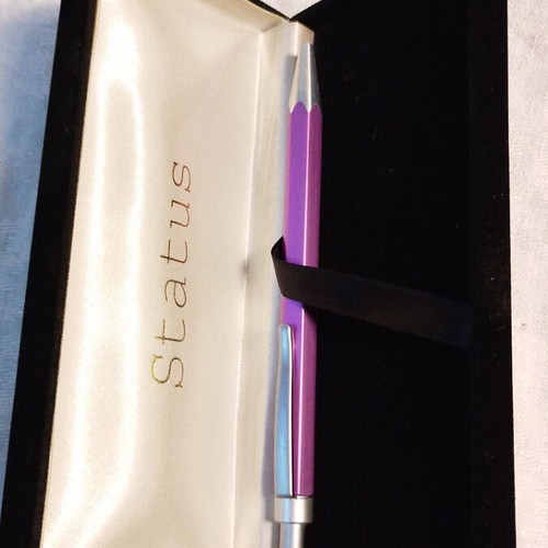 Vintage Status Pen with Case like new