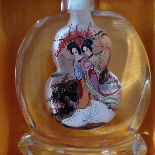 Traditional Chinese Snuff Bottle new with original box