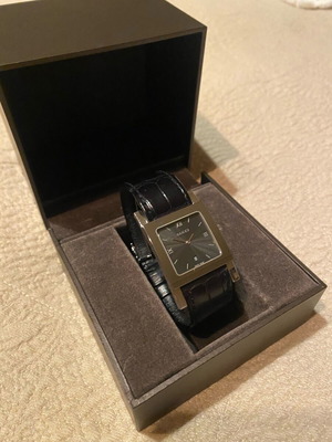 Gucci Ανδρικό ρολόι σαν καινούργιο με δερμάτινο λουράκι μοντέλο 79000Μ.1