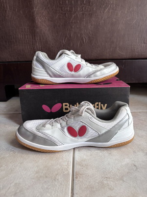 Butterfly sports shoes