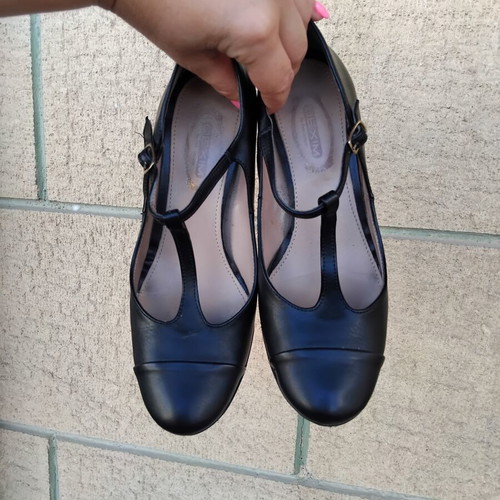 Dexim hand-made black leather pumps, like new, size 36