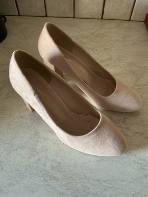 Heels with thick heel new, size 40, beige