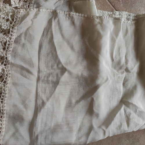 Silk Soufli table runner like new, size 50x170