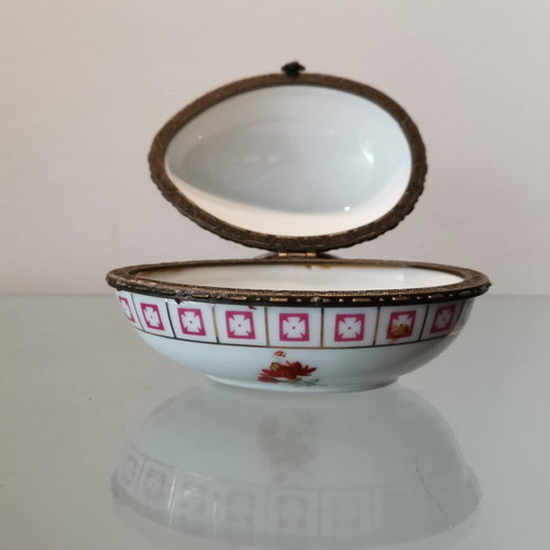 Egg jewelry box used, porcelain Limoges with floral and brass details