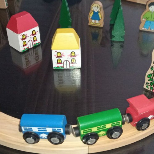 wooden train set by the British company BIGJIGS, 25 pieces including tracks-tunnel-bridge