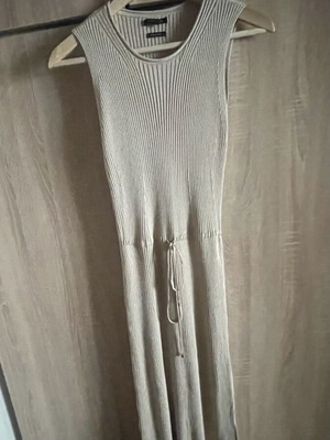 Massimo Dutti ribbed maxi dress size small like new beige