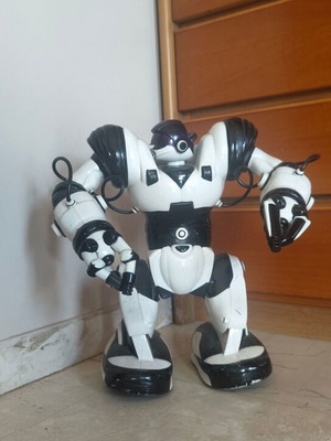 Ρομπότ Robosapien μεταχειρισμένο, λειτουργικό χωρίς τηλεκοντρόλ