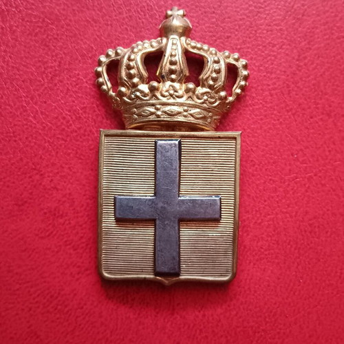 Collectible metal royal emblem like new