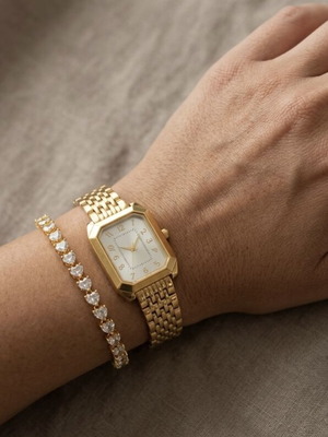 Quartz women's watch set with heart chain and vintage square dial, gold