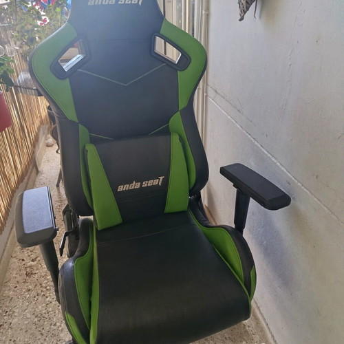 Anda Seat gaming chair used, leather, very comfortable