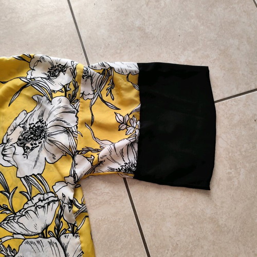 Floral kimono like new, yellow with black details