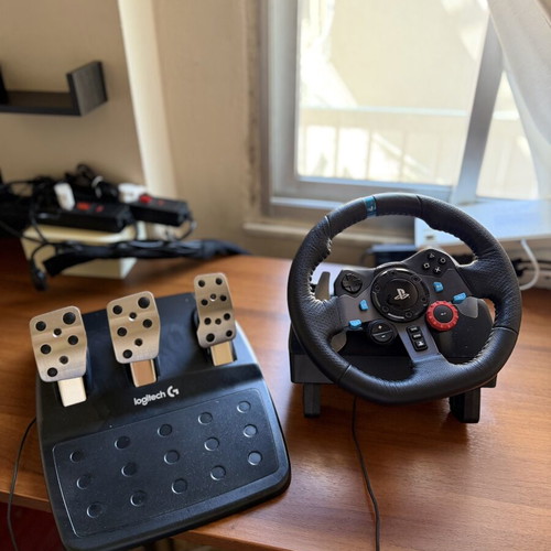 Logitech G29 Driving Force racing wheel