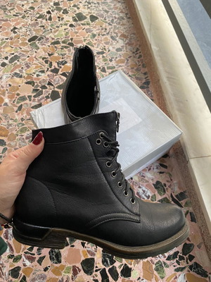 Μποτάκια γυναικεία μεταχειρισμένα, νούμερο 38, μαύρα