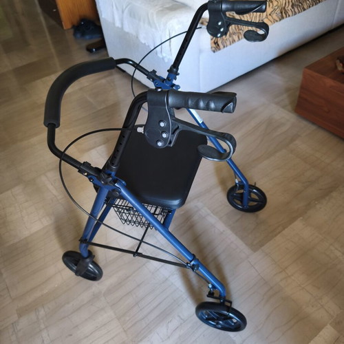 Walker with brakes and seat new