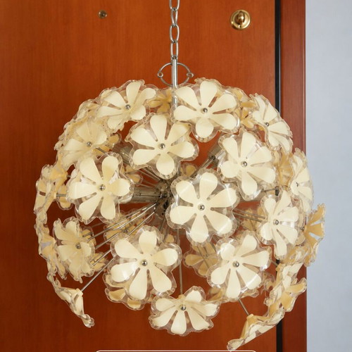 Set of 2 hanging lights with plexiglass flowers like new