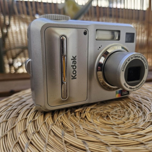 Kodak EasyShare C653 6.1MP digital point-and-shoot camera bundle