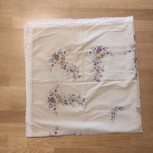 Vintage tablecloth like new, dimensions 170x177