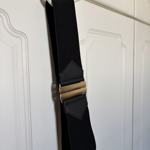 Black belt with gold buckle like new