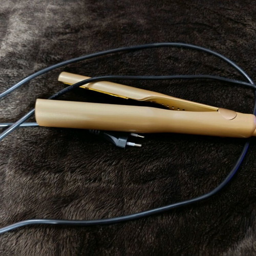 Beauty Salon OmniA hair straightener set like new