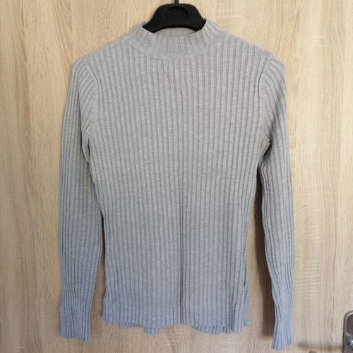 Pullover size S like new