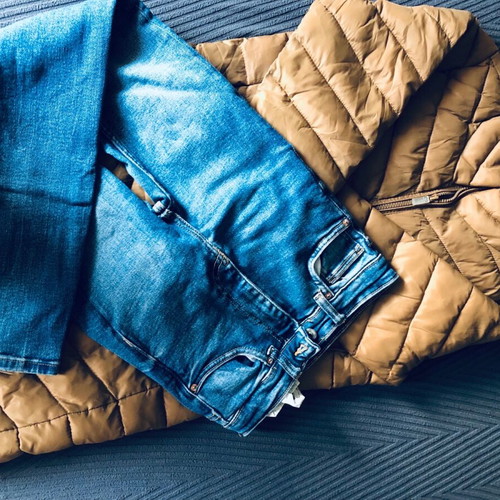 Pack of elastic Zara jeans and Only jacket like new