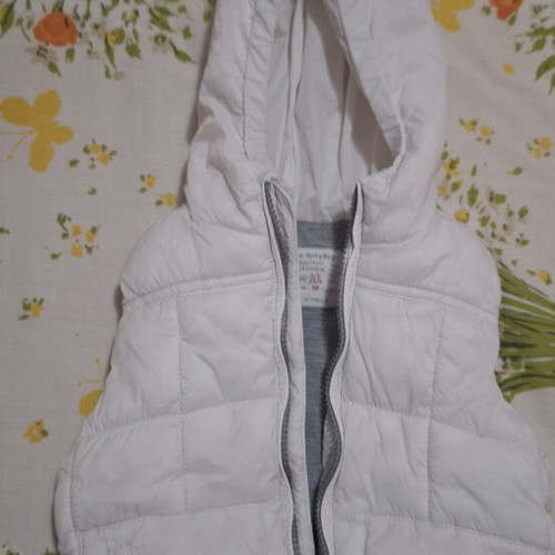 Zara baby sleeveless jacket like new, size 98 cm, white