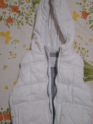 Zara baby sleeveless jacket like new, size 98 cm, white