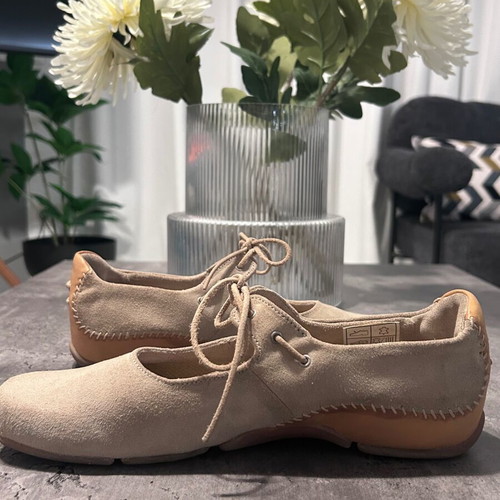 Nautica beige suede ballet flats size 37 like new
