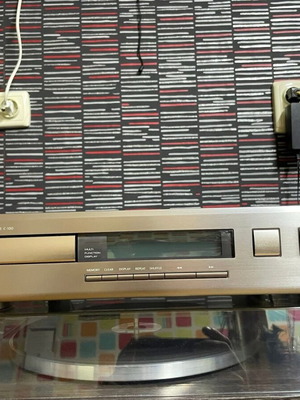 Onkyo C-100 CD Player like new