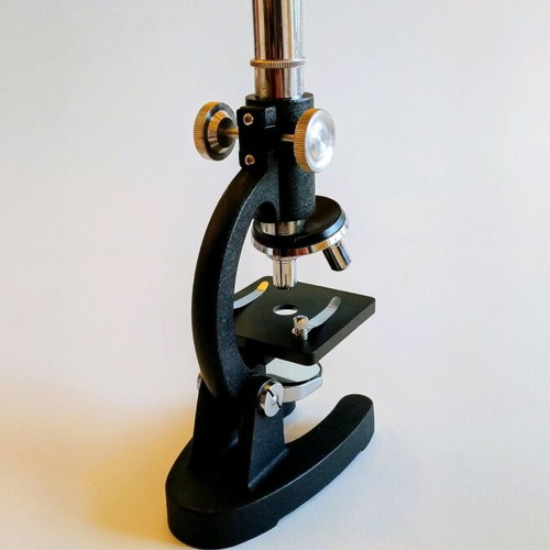 Hobby educational microscope used with 3 lenses and lighting
