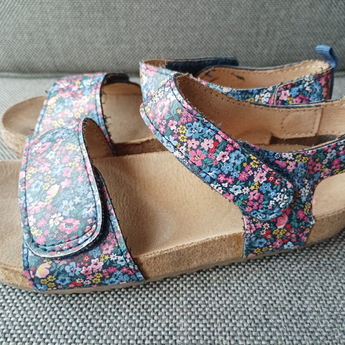 H&M Girl's Sandals used, size 30, floral pink