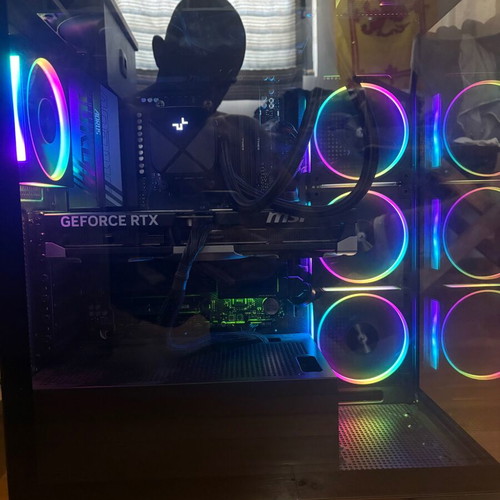 Gaming PC Ryzen 7 9800X3D with RTX 5080 like new