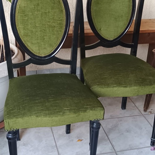Dining chairs vintage set of 4, like new, velvet fabric, carved detail
