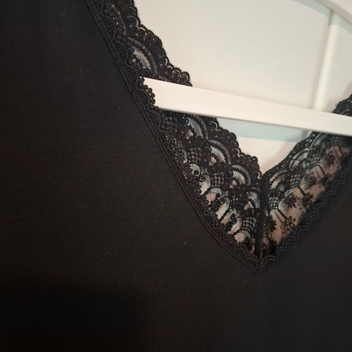 Shein black top with lace size L like new