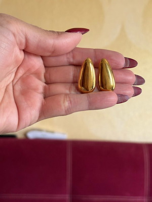 Gold drop earrings like new