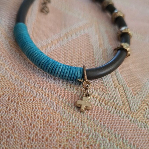 Women's bracelet used rubber with cross charm