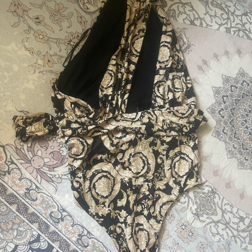 Lynne one-piece swimsuit like new, black and gold, size M