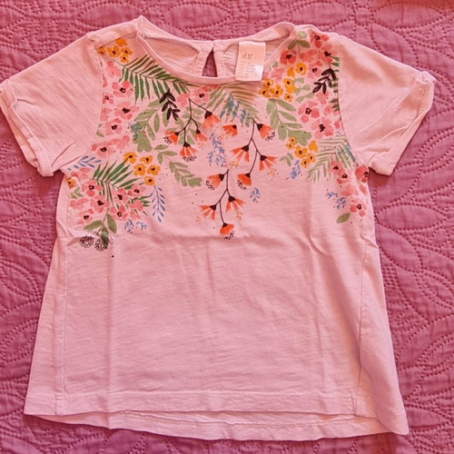 Pack of 12 t shirts for 2-year-old girl like new