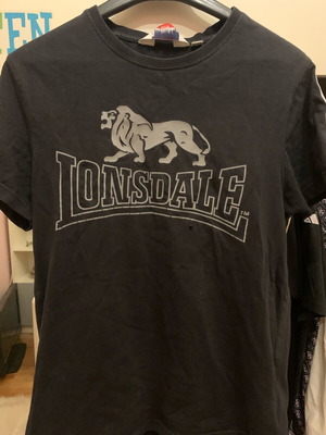 Lonsdale T-shirt like new, size S, black and white