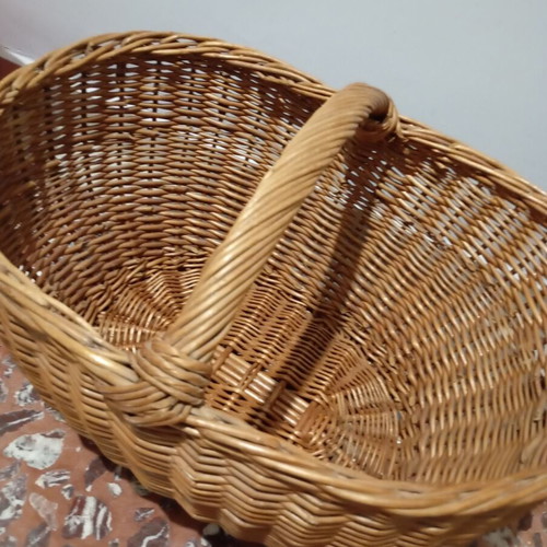 Vintage large wicker basket like new
