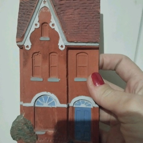 Ceramic decorative house, Final price 4 euros
